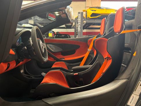 Used 2020 McLaren 600LT Spider RWD image 25