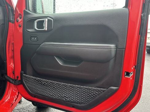 Used 2023 Jeep Wrangler Sahara image 18