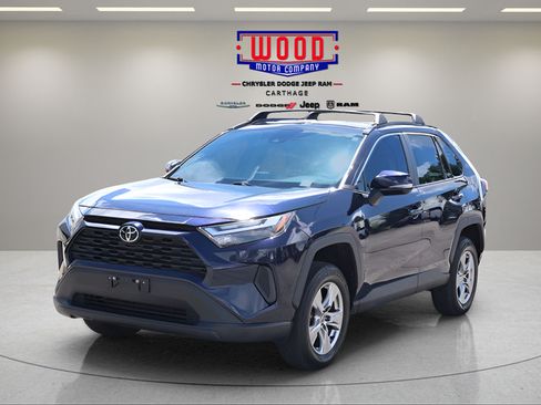 Used 2022 Toyota RAV4 XLE AWD/4WD image 7