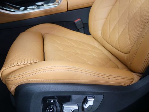 Used 2026 BMW X5 sDrive40i w/ M Sport Package RWD image 9