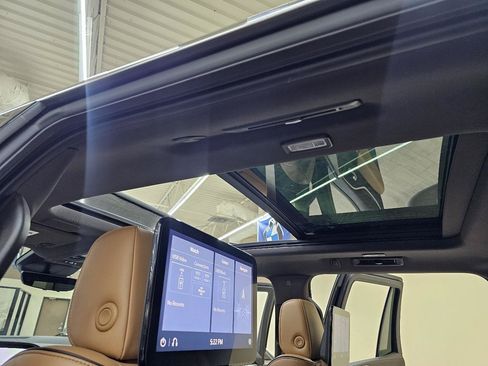 Used 2021 Cadillac Escalade Premium Luxury RWD image 41