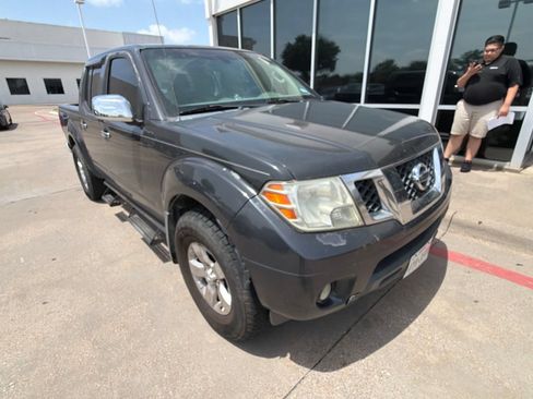 Used 2012 Nissan Frontier SV AWD/4WD image 4