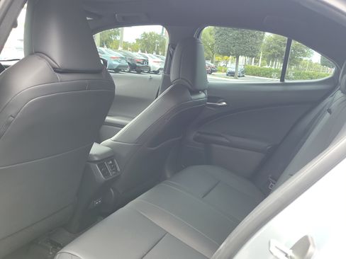 Used 2023 Lexus UX 250h FWD image 18