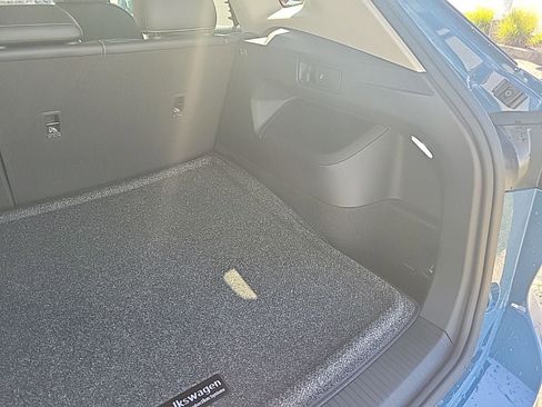 New 2025 Volkswagen Tiguan SE image 51