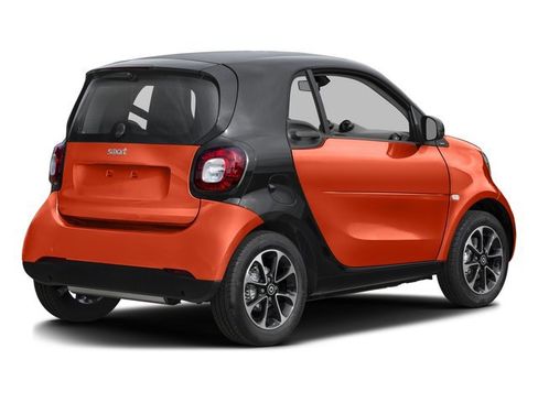 Used 2016 smart fortwo passion RWD image 2