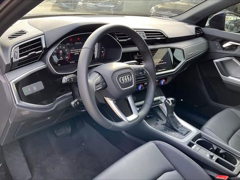 New 2025 Audi Q3 2.0T Premium image 8