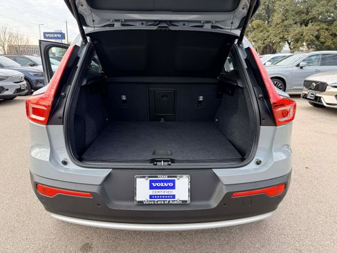 Certified 2025 Volvo XC40 B5 Core image 25