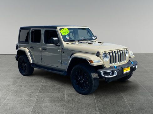 Used 2022 Jeep Wrangler Unlimited Sahara w/ Cold Weather Group AWD/4WD image 7
