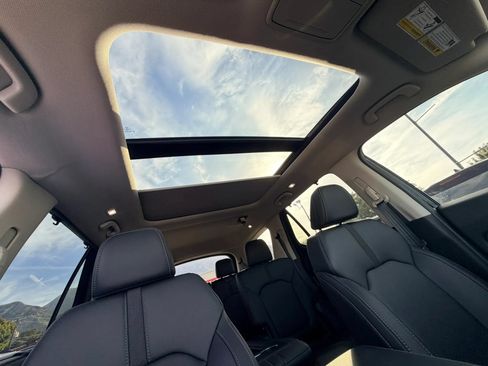 Used 2025 Honda Pilot Touring image 27