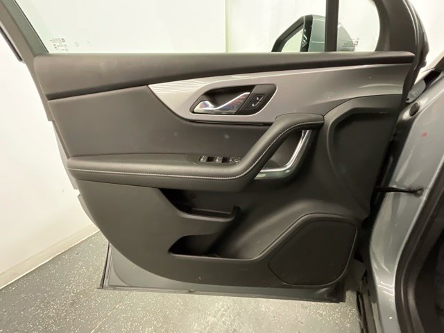 Used 2025 Chevrolet Blazer LT FWD image 9