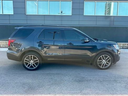 Used 2017 Ford Explorer Sport w/ Equipment Group 401A AWD/4WD image 2