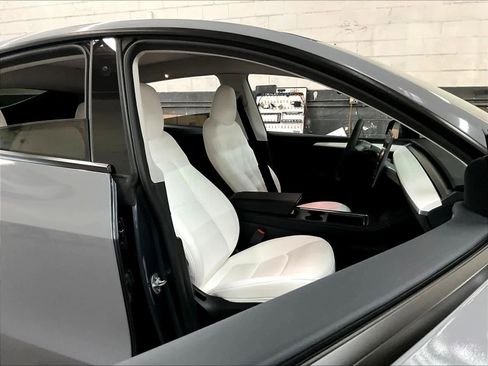 Used 2023 Tesla Model Y Performance image 9