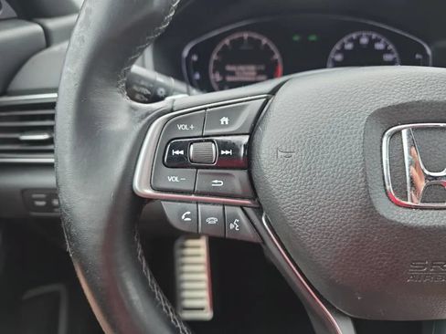 Used 2018 Honda Accord Sport image 18