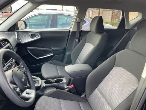 Used 2025 Kia Soul LX w/ LX Technology Package image 34