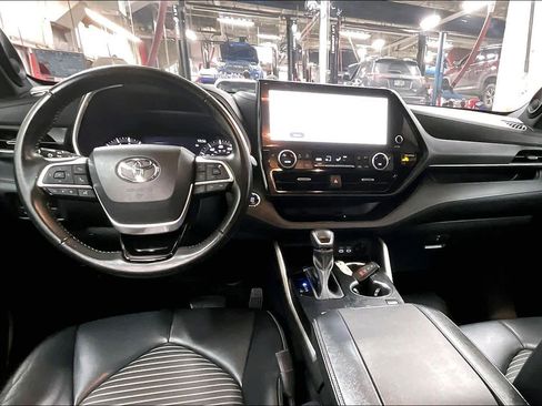Used 2023 Toyota Highlander XSE image 15