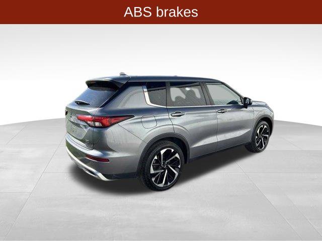 Used 2023 Mitsubishi Outlander SE Black Edition FWD image 7