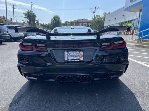 Used 2023 Chevrolet Corvette Z06 w/ Z07 Performance Package RWD image 6