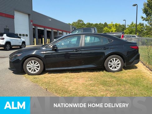 Used 2025 Toyota Camry LE FWD image 4
