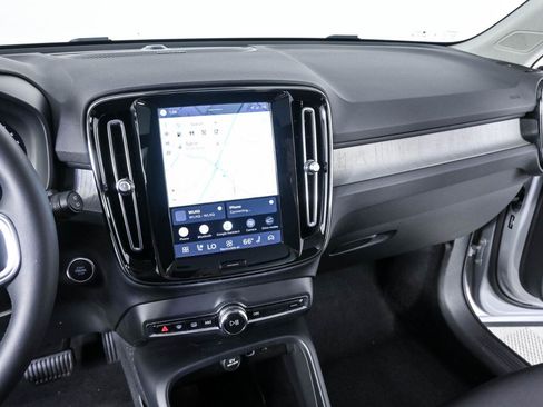 Certified 2024 Volvo XC40 B5 Plus w/ Protection Package Premier AWD/4WD image 13