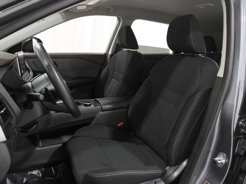 Used 2023 Nissan Rogue S image 5