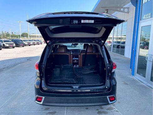 Used 2019 Toyota Highlander Limited Platinum AWD/4WD image 9
