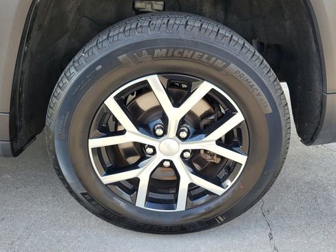 Used 2024 Jeep Grand Cherokee L Limited w/ Luxury Tech Group II image 32