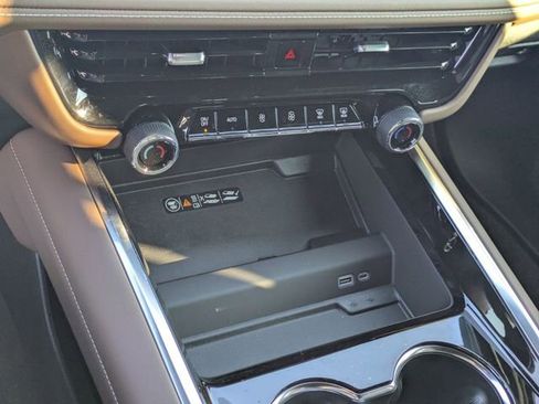 New 2025 Chevrolet Suburban High Country image 23