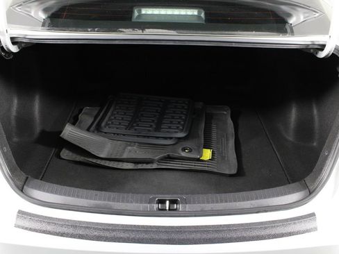 Used 2022 Toyota Corolla LE image 17