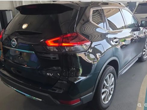Used 2018 Nissan Rogue SV FWD image 3
