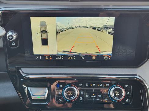 Used 2024 GMC Sierra 2500 AT4 w/ AT4 Premium Plus Package image 17