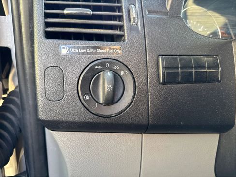 Used 2014 Mercedes-Benz Sprinter 2500 image 21