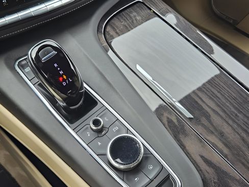 Used 2022 Cadillac Escalade Premium Luxury RWD image 12