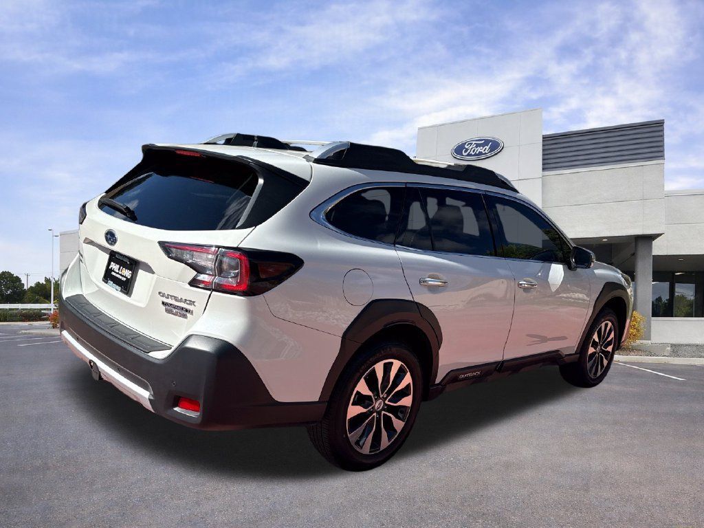 Used 2025 Subaru Outback Touring XT AWD/4WD image 8
