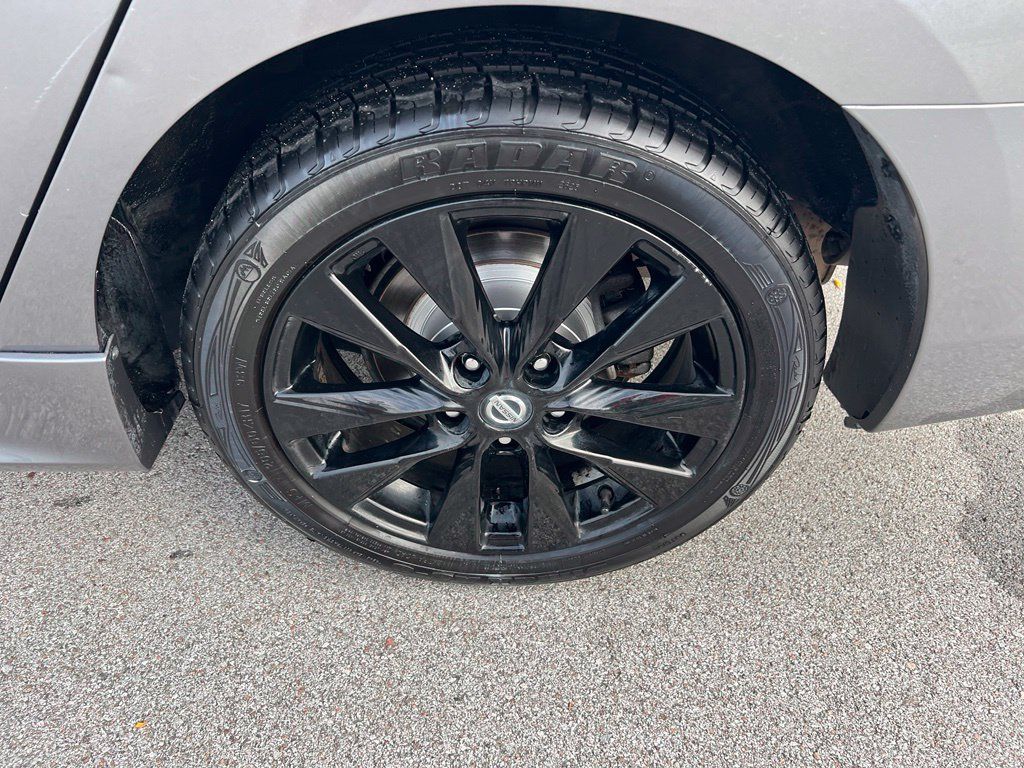 Used 2018 Nissan Sentra SR w/ Electronics Package FWD image 13