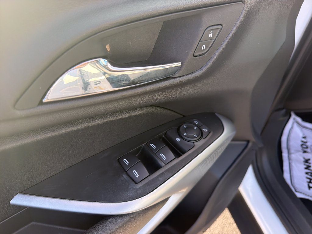Used 2025 Chevrolet Trax LS FWD image 11