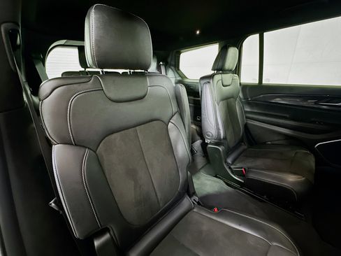 Used 2022 Jeep Grand Cherokee L Laredo image 26