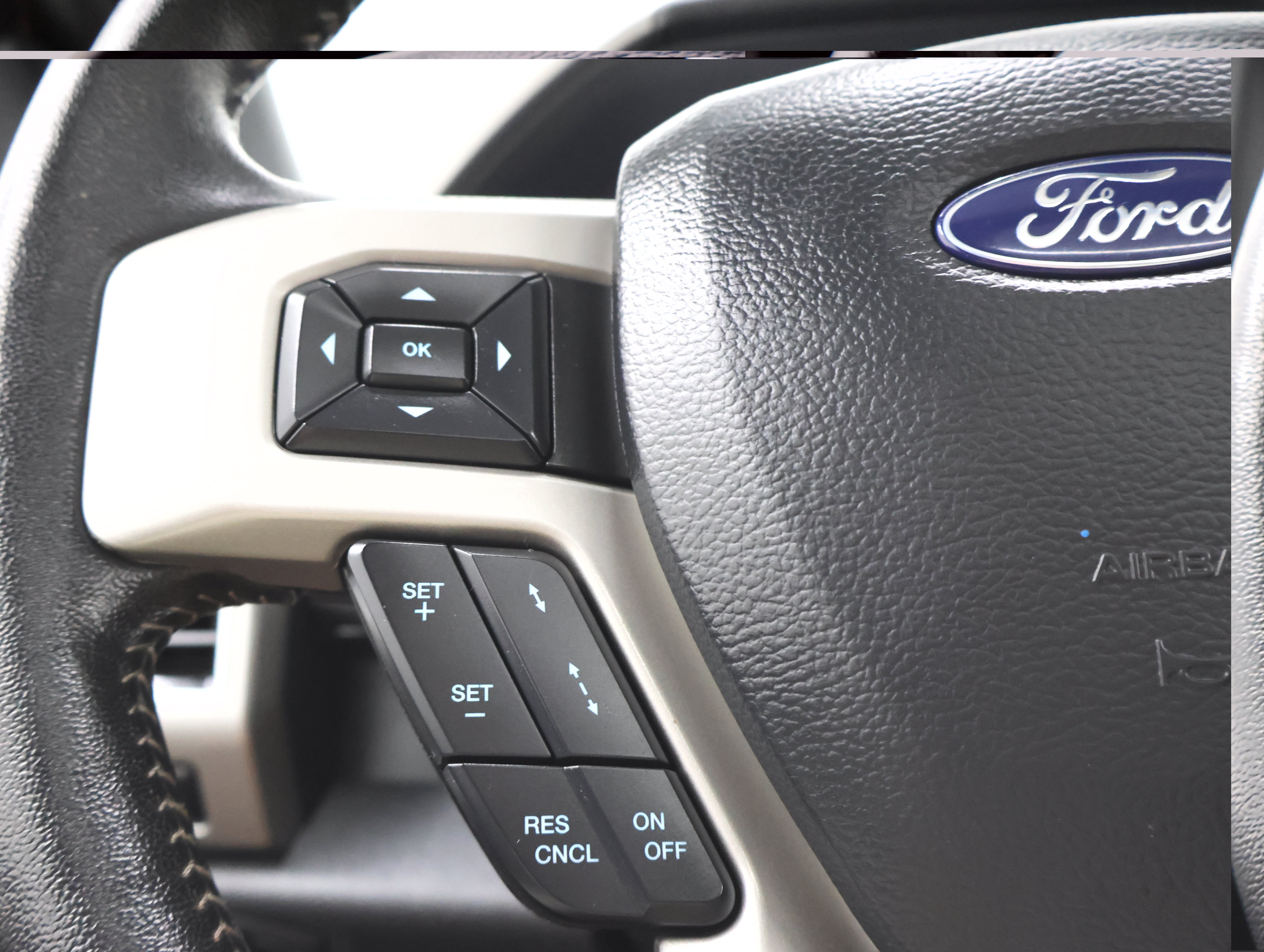 Used 2022 Ford F250 Lariat w/ Tremor Off-Road Package AWD/4WD image 17