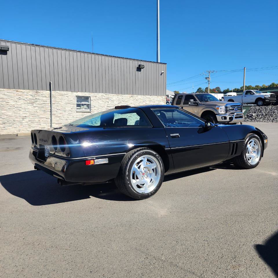 Used 1990 Chevrolet Corvette Coupe RWD image 5