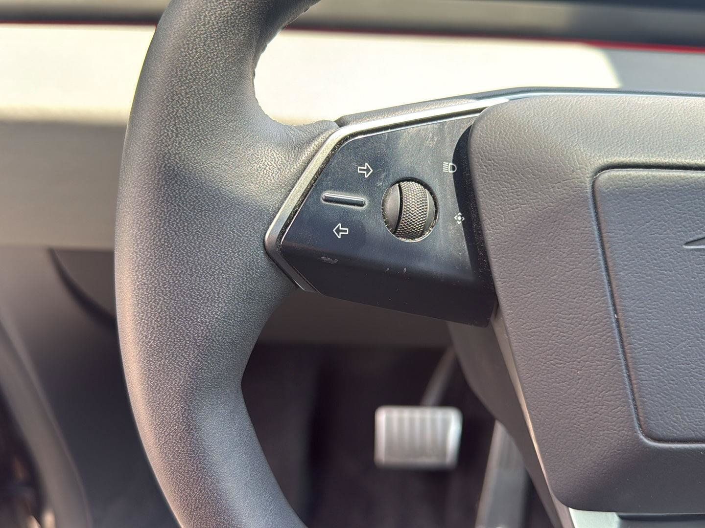 Used 2024 Tesla Cybertruck AWD Crew Cab image 9