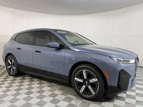Used 2023 BMW iX xDrive50 w/ Sport Package AWD/4WD image 10