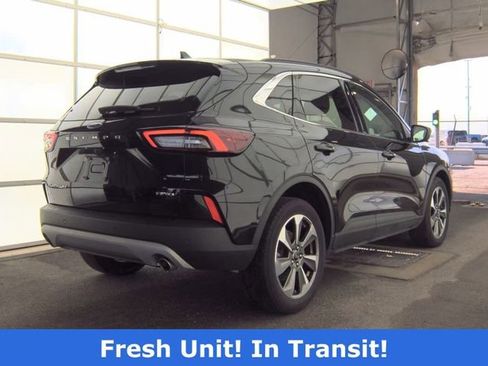 Certified 2023 Ford Escape Platinum AWD/4WD image 2