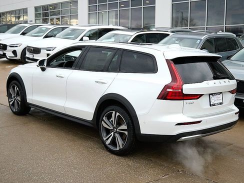 New 2026 Volvo V60 B5 Cross Country Plus w/ Climate Package image 7