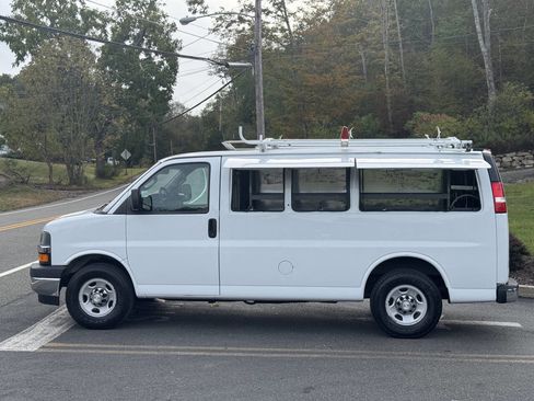 Used 2017 Chevrolet Express 2500 w/ Express Access Plus Package image 5