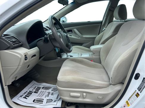 Used 2010 Toyota Camry LE FWD image 8