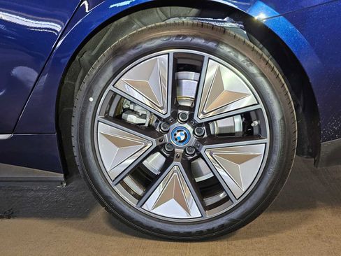 Used 2023 BMW i4 eDrive35 RWD image 8