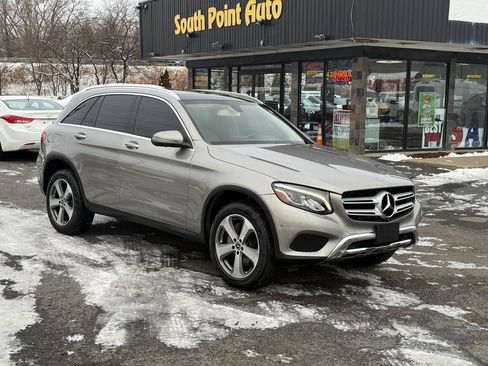 Used 2019 Mercedes-Benz GLC 300 4MATIC image 2