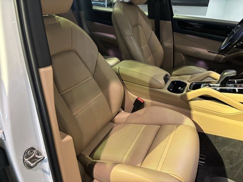 Used 2019 Porsche Cayenne E-Hybrid image 27