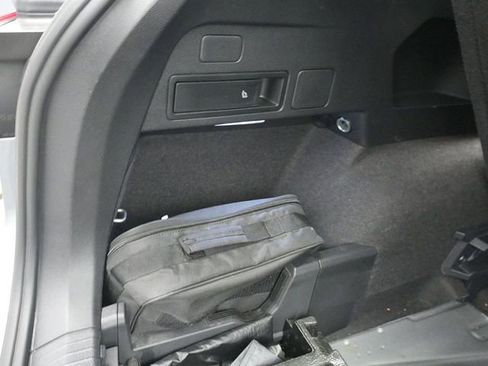 Used 2023 Volkswagen Tiguan SE R-Line image 16