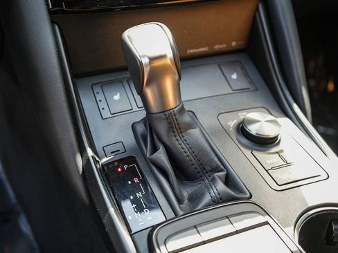 Used 2025 Lexus IS 300 F Sport RWD image 18