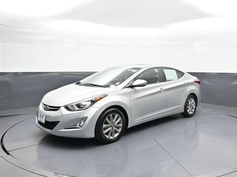 Used 2015 Hyundai Elantra SE w/ Option Group 03 FWD image 10